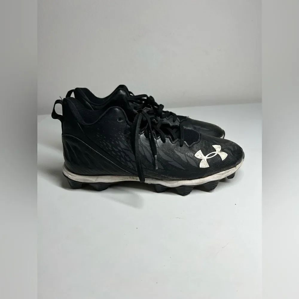 Under Armour Black YMUI Cleats SZ 8,5 4207197358